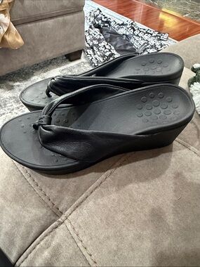 Vionic Arabella women's wedge sandals in black 8